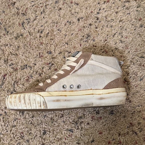 Golden Goose Beige and Gold Star Sneakers - Picture 2 of 5